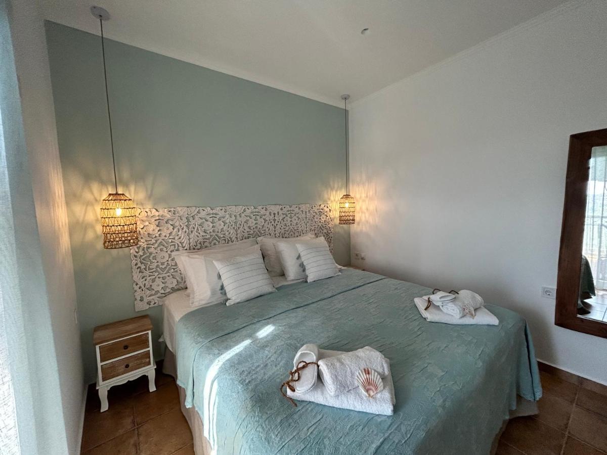 Calliopes By The Sea Boutique Suites Паралия-Дионисиу Экстерьер фото