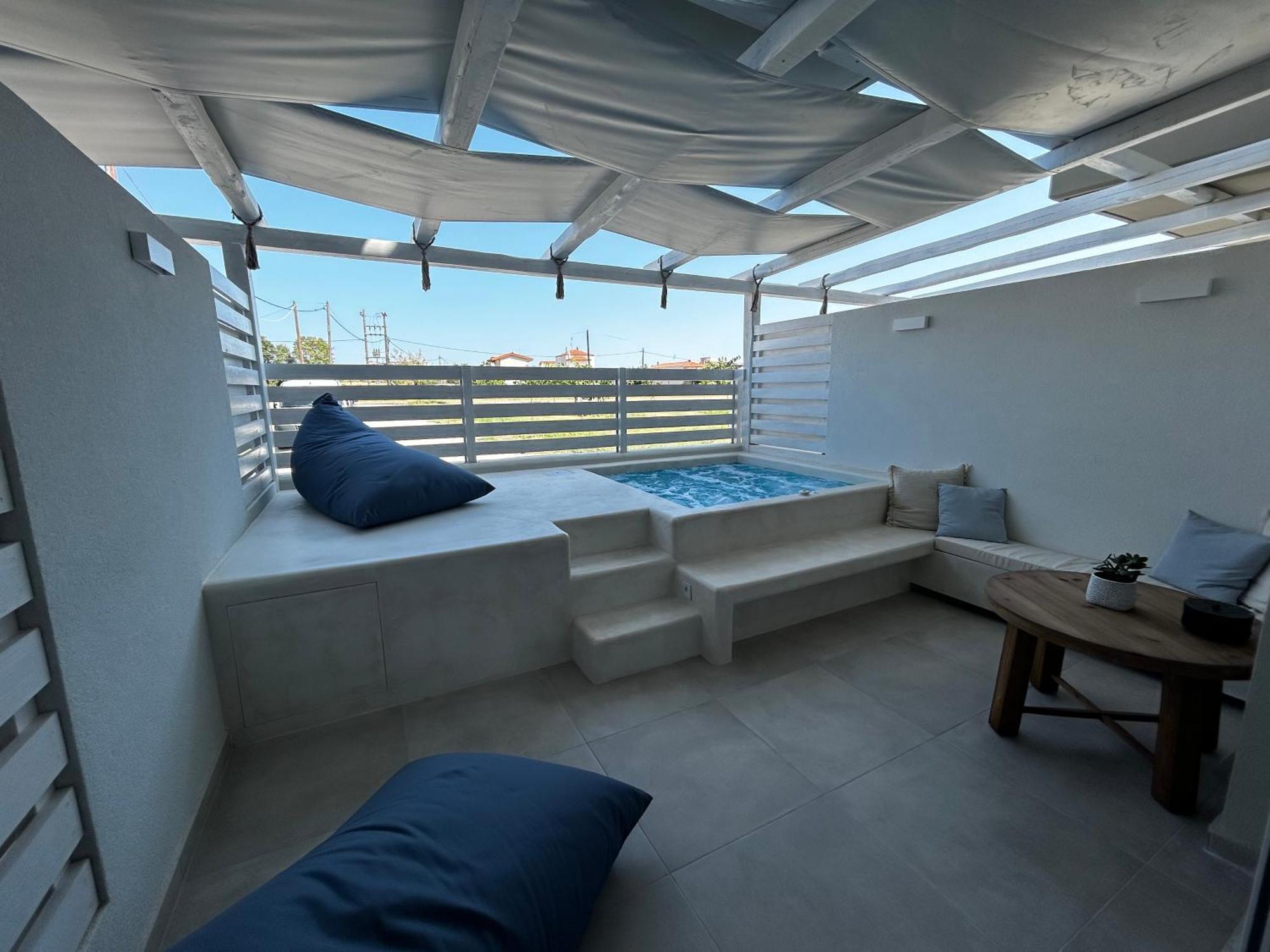 Calliopes By The Sea Boutique Suites Паралия-Дионисиу Экстерьер фото