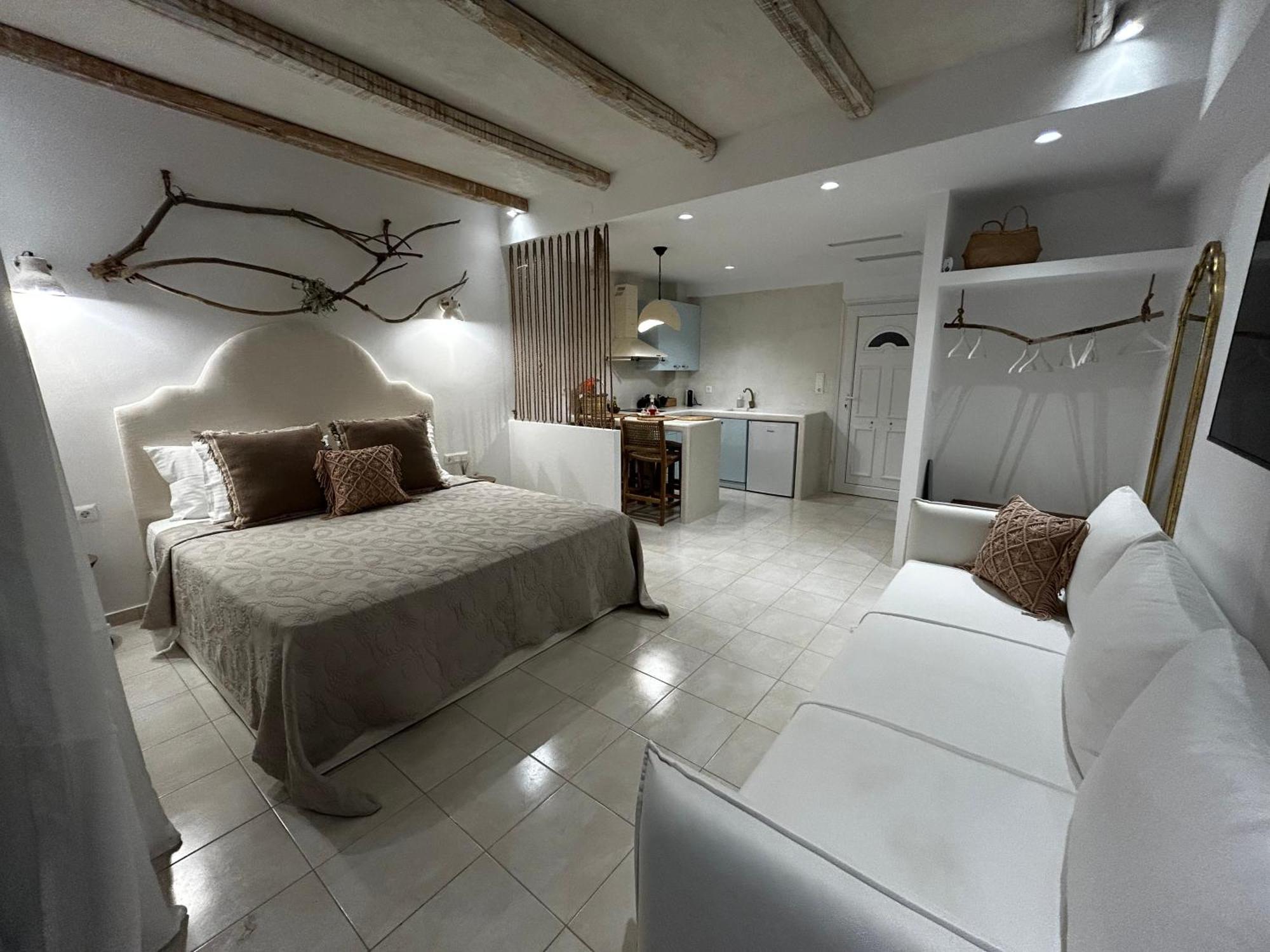 Calliopes By The Sea Boutique Suites Паралия-Дионисиу Экстерьер фото